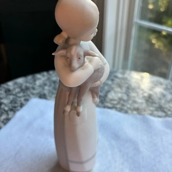LLADRO rare Little Girl with Lamb #1010 AUTHENTIC matte finish 1969 retired 1989